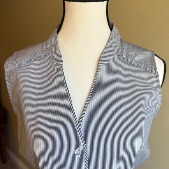 Reitmans black and white pinstripe sleeveless button down top shirt blouse - Picture 3 of 11